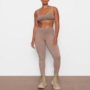SKIMS Outdoor Legging NWOT XS